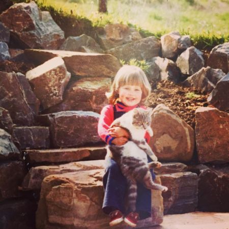 Pascale Hutton posted a picture of her childhood on her social media. 